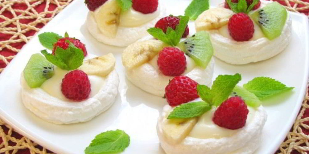 Как приготовить безе с кремом и фруктами