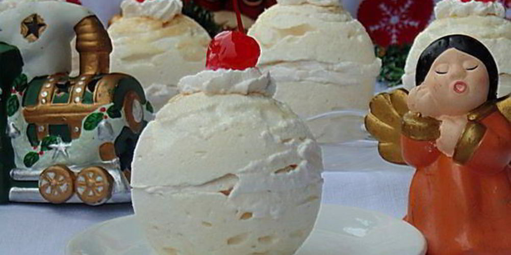 Как приготовить безе с вишней снежный шар