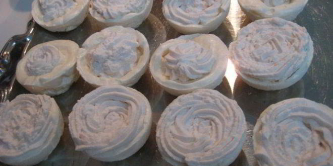 Рецепт безе с вишней снежный шар