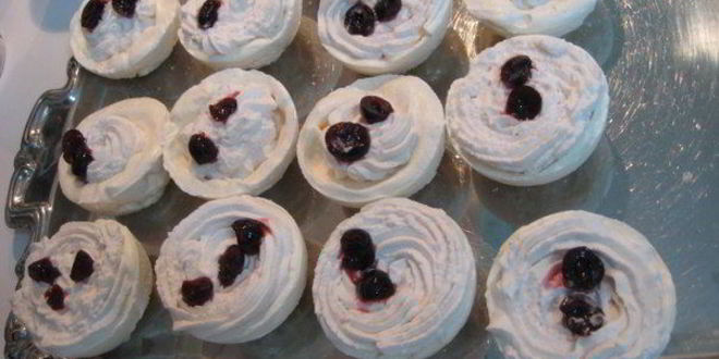 Рецепт безе с вишней снежный шар