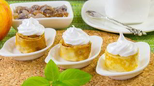 Рецепт Блинчиков с яблоками под Безе