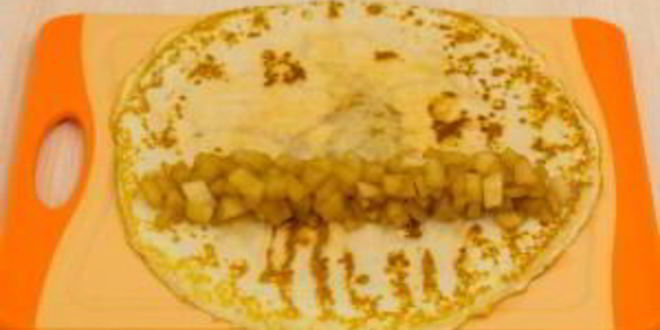 Рецепт блинчиков с яблоками под безе