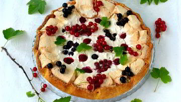 Рецепт Галеты с безе и ягодами