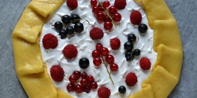 Рецепт галеты с безе и ягодами