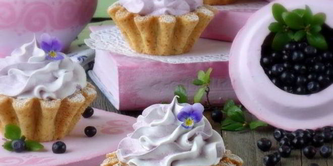 Рецепт корзиночек с черничным кердом и безе