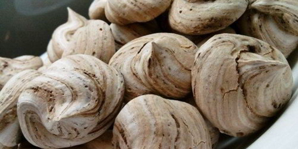 Как приготовить шоколадное безе с корицей и кардамоном