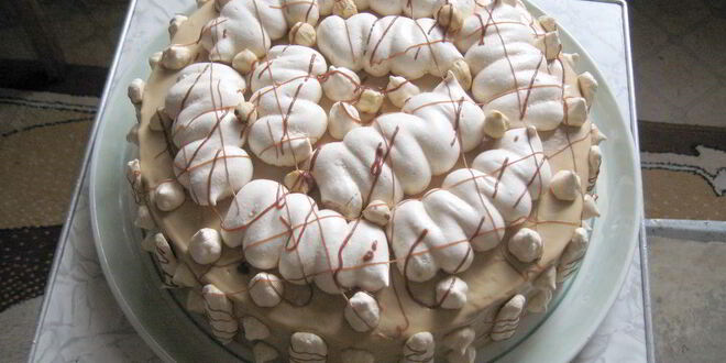 Рецепт шоколадного бисквита с безе, крем с ноткой мокко