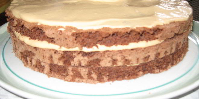 Рецепт шоколадного бисквита с безе, крем с ноткой мокко