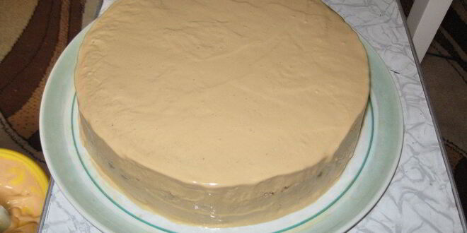 Рецепт шоколадного бисквита с безе, крем с ноткой мокко