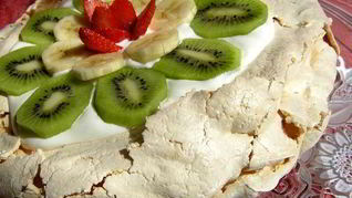 Рецепт Торта-безе со взбитыми сливками и фруктами