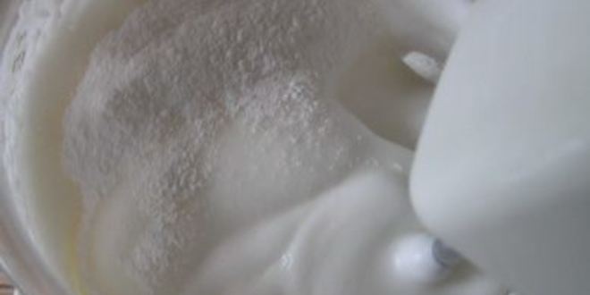 Рецепт торта-безе со взбитыми сливками и фруктами