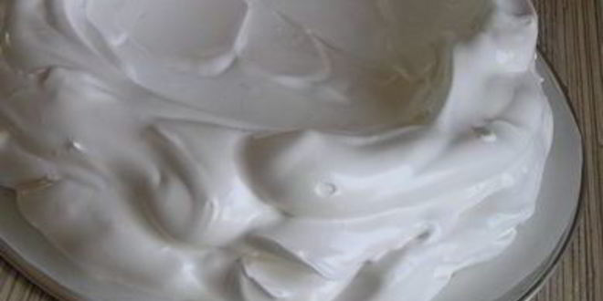 Рецепт торта-безе со взбитыми сливками и фруктами