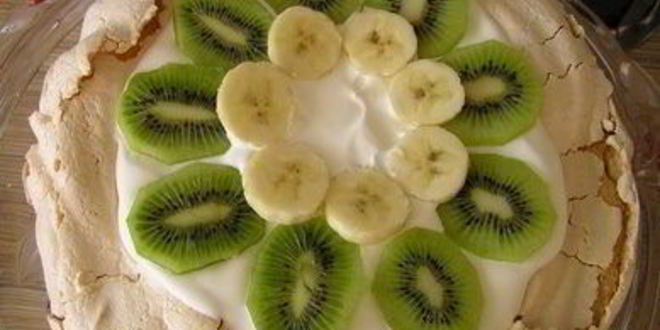 Рецепт торта-безе со взбитыми сливками и фруктами