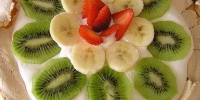 Рецепт торта-безе со взбитыми сливками и фруктами