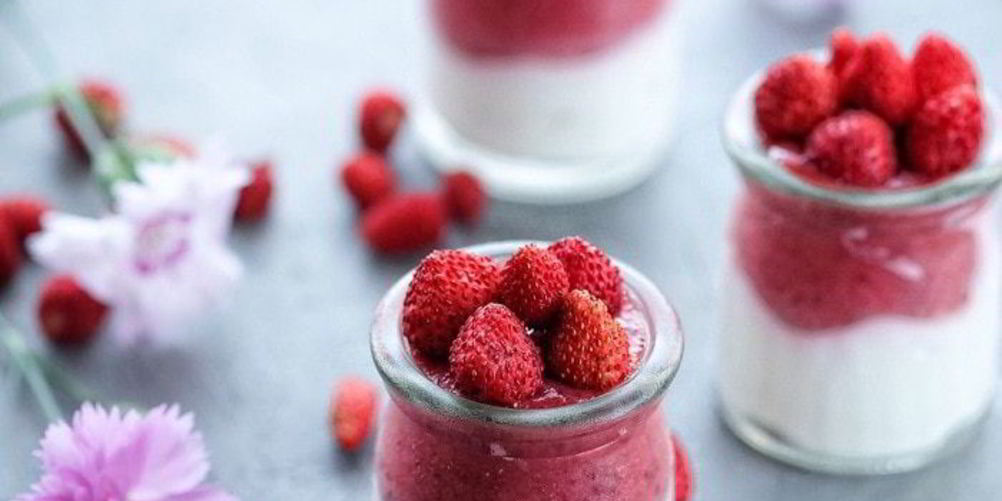 Как приготовить йогурт с земляничным чиа-пудингом