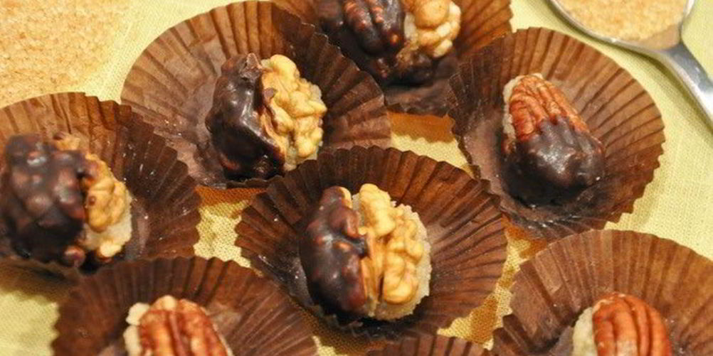 Как приготовить конфетки с миндально-винной начинкой и кленовым сиропом