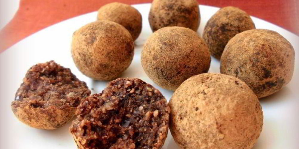 Как приготовить сыроедческие конфеты с кэробом