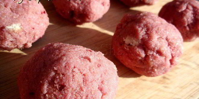 Рецепт вишневых бисквитных конфет в шоколаде