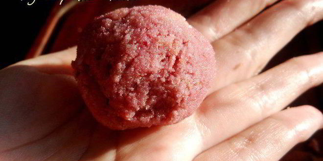 Рецепт вишневых бисквитных конфет в шоколаде