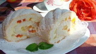 Рецепт Бисквитного рулета на белках с заварным кремом и экзотическими фруктами