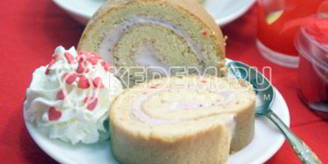 Рецепт бисквитного рулета с клубничным кремом