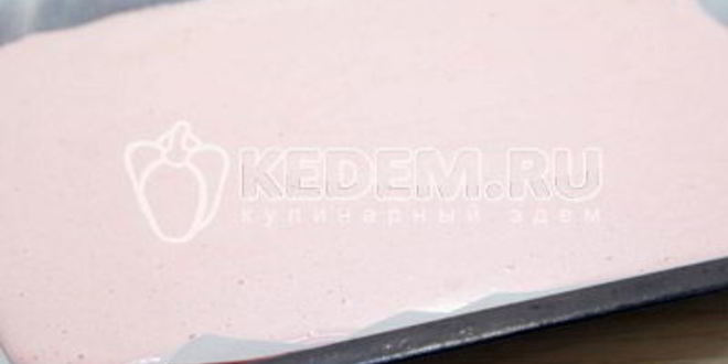 Рецепт бисквитного рулета с клубничным кремом