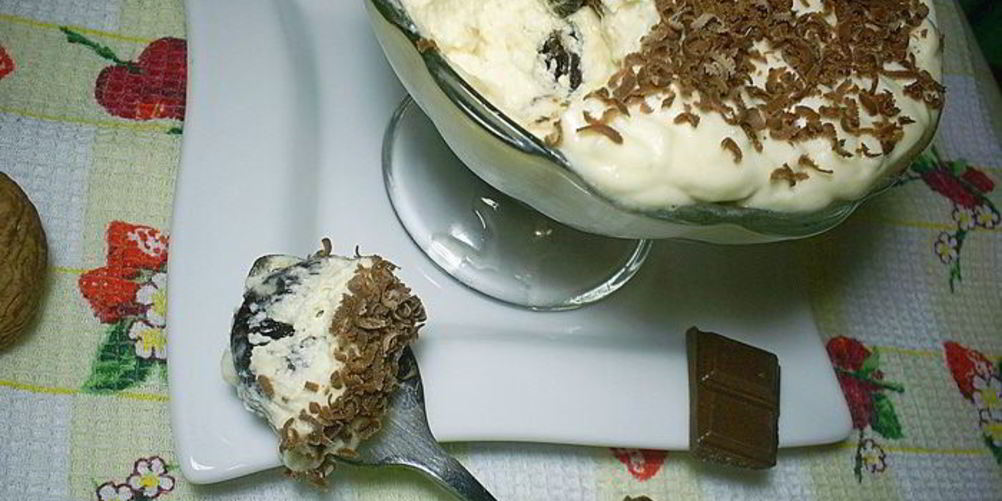 Как приготовить чернослив с орехами под сметанным кремом