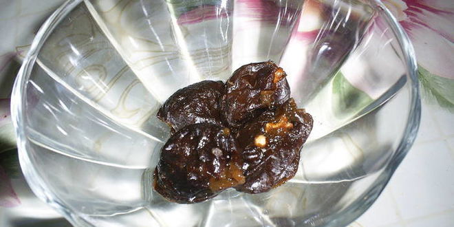 Рецепт чернослива с орехами под сметанным кремом