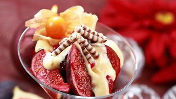 Рецепт Инжира и малина в креме из лавандового меда