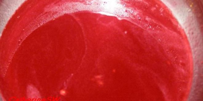 Рецепт крем-брюле с малиново-клубничным соусом