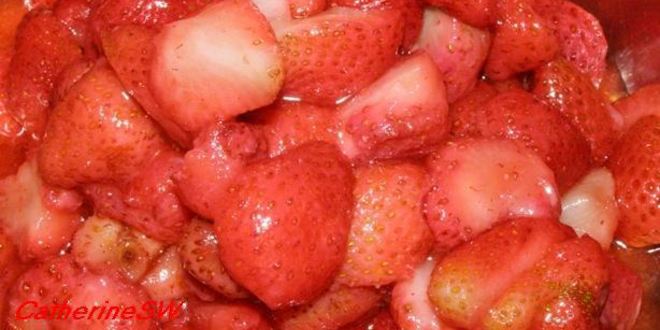 Рецепт крем-брюле с малиново-клубничным соусом