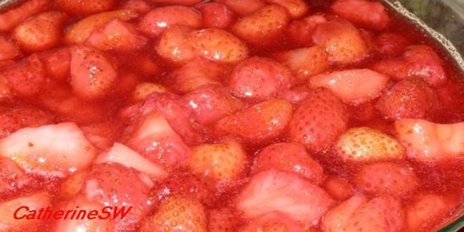 Рецепт крем-брюле с малиново-клубничным соусом