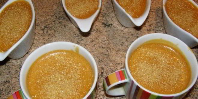 Рецепт крем-брюле с малиново-клубничным соусом