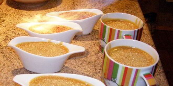 Рецепт крем-брюле с малиново-клубничным соусом