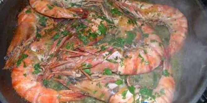 Рецепт креветок королевских под кремом из фасоли и оливок