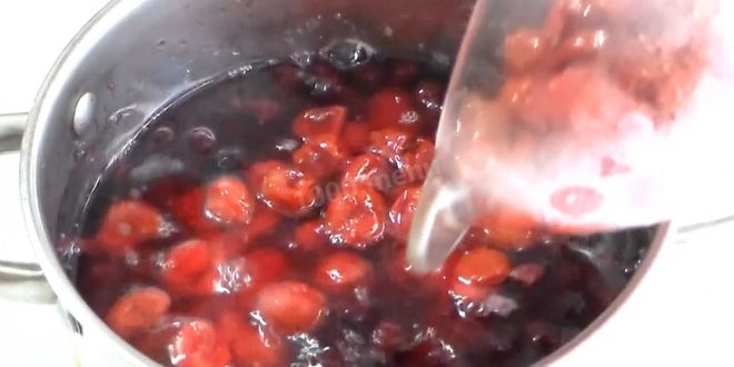 Рецепт песочных корзинок с кремом и ягодами