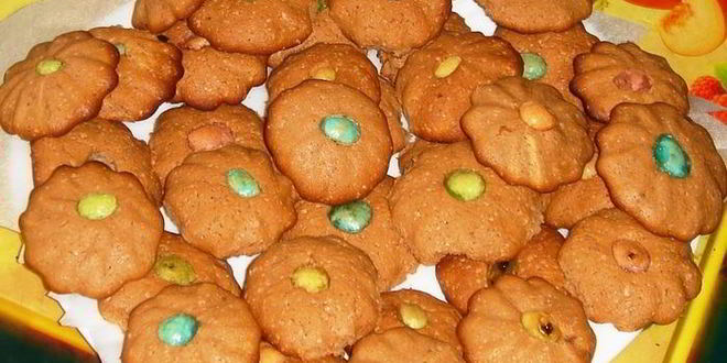 Рецепт шоколадного курабьего с нежным кремом и морскими камешками