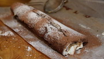 Рецепт Шоколадного рулета со сливочным кремом