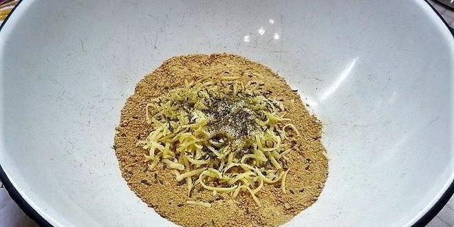 Рецепт сырных крекеров с отрубями и свекольным кремом