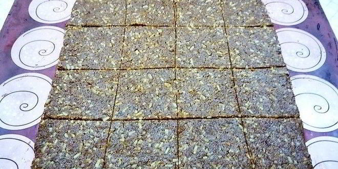 Рецепт сырных крекеров с отрубями и свекольным кремом