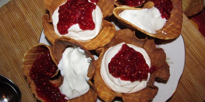 Рецепт вафельных корзинок с творожно-сливочным кремом