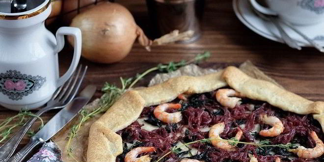 Рецепт галеты со шпинатом, луковым мармеладом и креветками