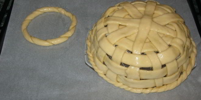 Рецепт корзинки с сахарными булочками и мармеладом