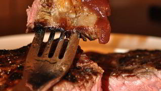 Рецепт Стейка с соусом Луковый мармелад