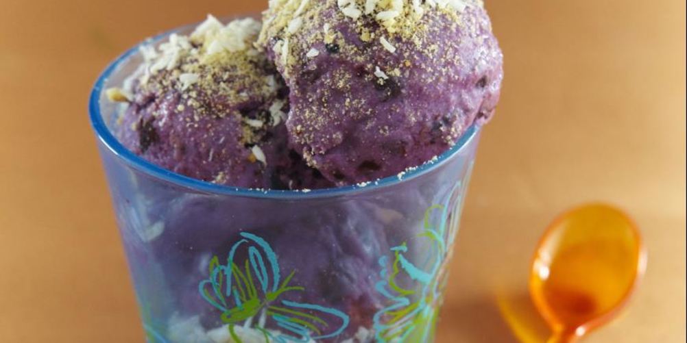 Как приготовить чернично-кокосовое мороженое