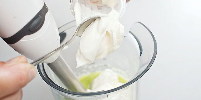 Рецепт йогуртового мороженого с авокадо и огурцом