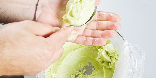 Рецепт йогуртового мороженого с авокадо и огурцом