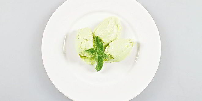 Рецепт йогуртового мороженого с авокадо и огурцом