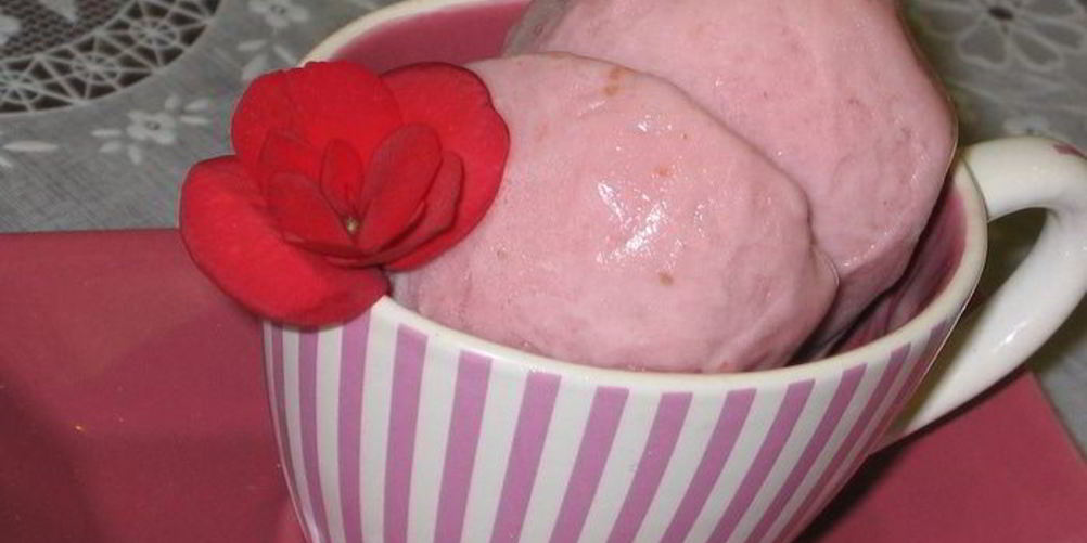 Как приготовить клубничное мороженое на сгущенном молоке