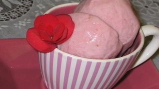 Рецепт Клубничного мороженого на сгущенном молоке